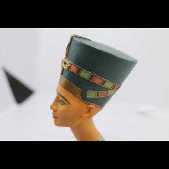 Myths & Legends The Egyptian Collection Queen Nefertiti Bust Hand Painted by W.U - Picture 4 of 7